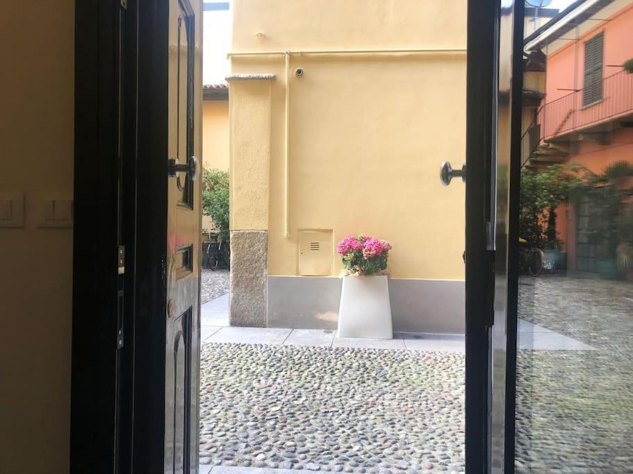 Cozy Loft Navigli, Close To Duomo And Bocconi - Italy Flat Vacation Milan Bagian luar foto