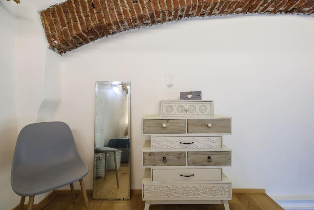 Cozy Loft Navigli, Close To Duomo And Bocconi - Italy Flat Vacation Milan Bagian luar foto